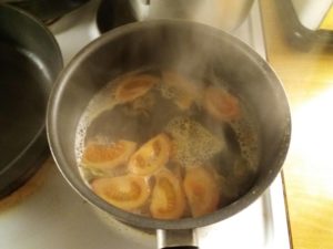 トマトを入れた鍋を沸騰