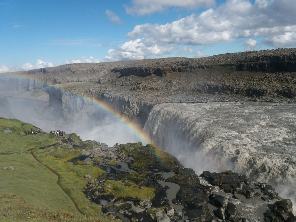 滝と虹とアイスランド